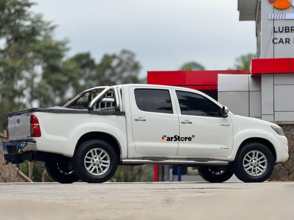 2013 Toyota Hilux Double Cabin - Image 3