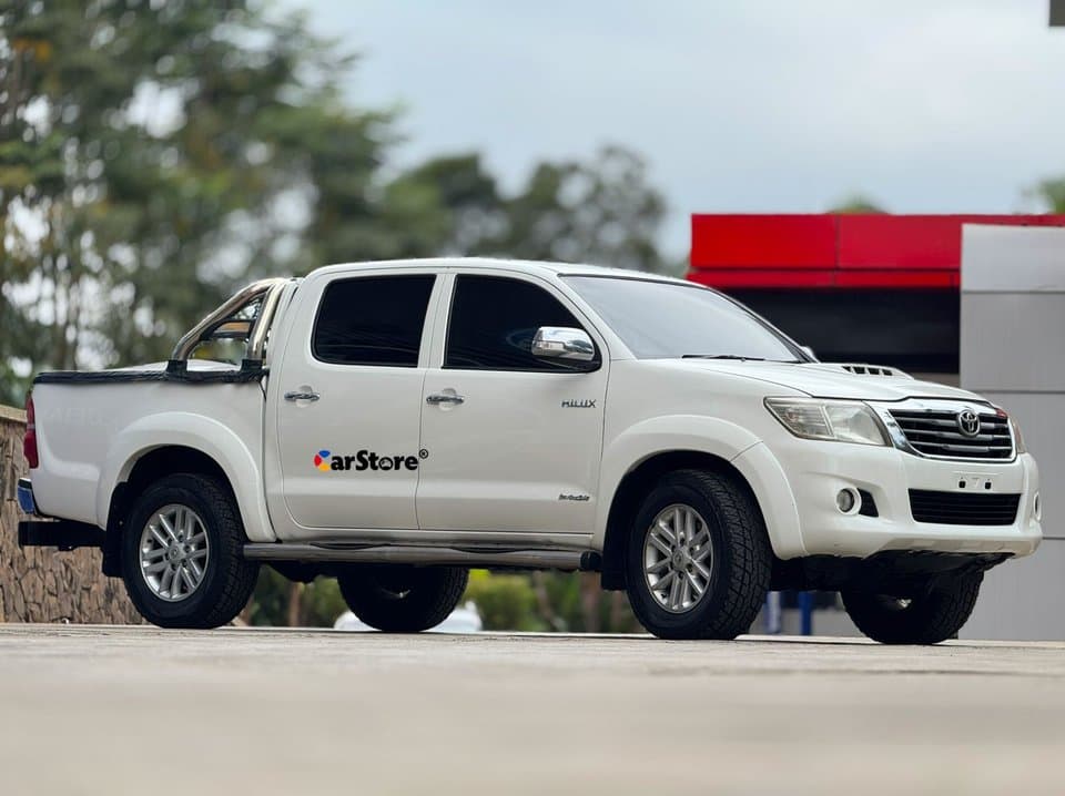 2013 Toyota Hilux Double Cabin - Image 5