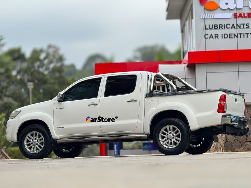 2013 Toyota Hilux Double Cabin - Image 10