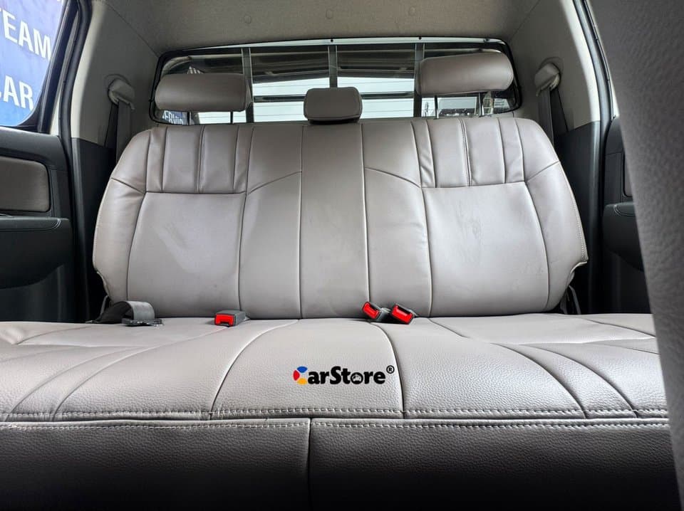 2013 Toyota Hilux Double Cabin - Image 11