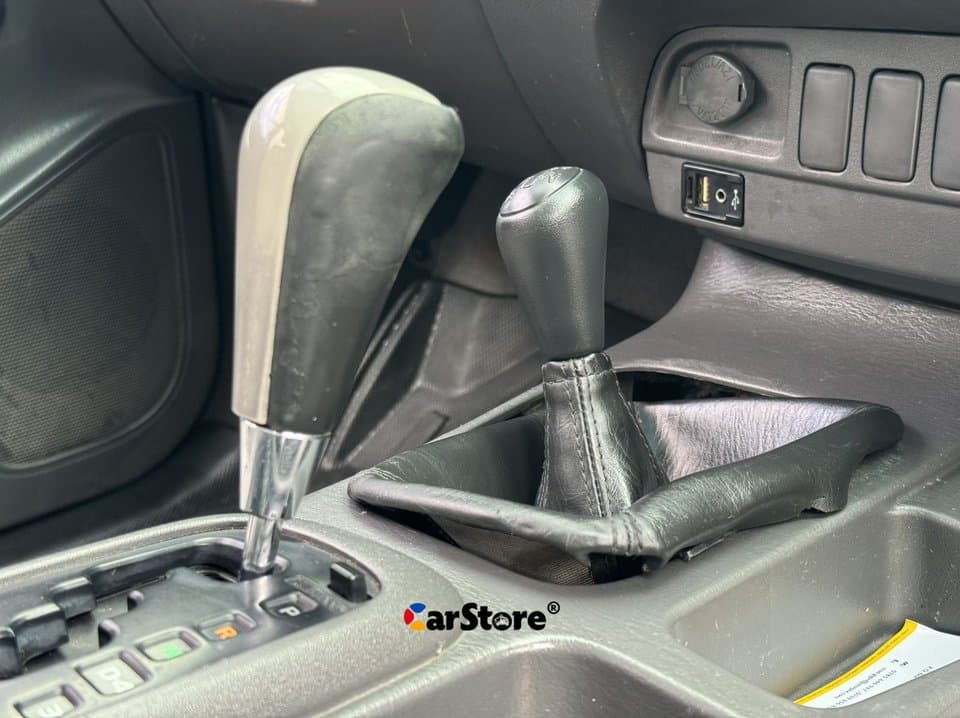 2013 Toyota Hilux Double Cabin - Image 14