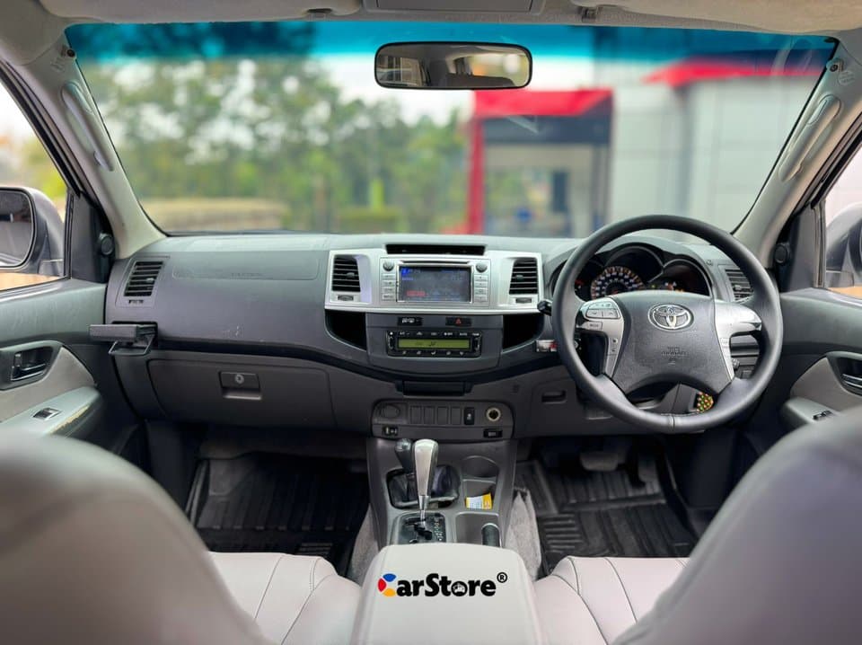 2013 Toyota Hilux Double Cabin - Image 13