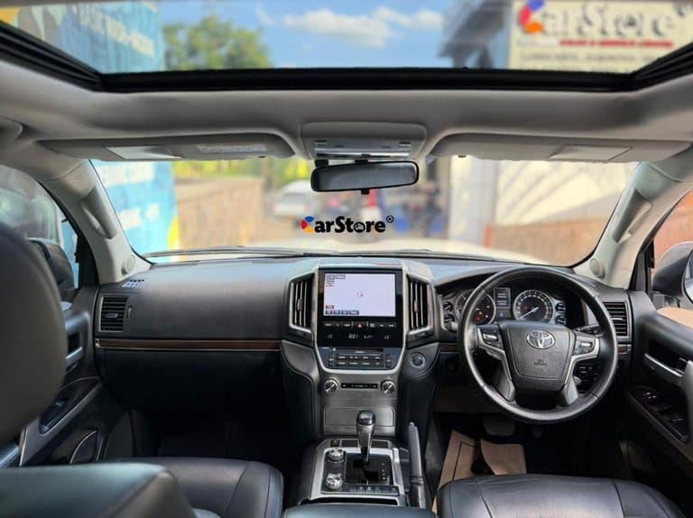 2017 Toyota Land Cruiser - Image 5