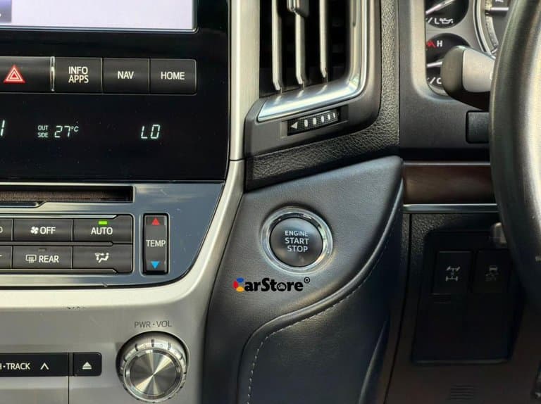 2017 Toyota Land Cruiser - Image 8