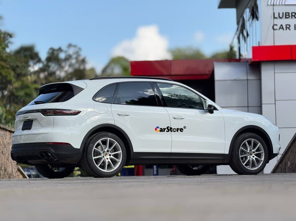 2019 Porsche Cayenne - Image 2