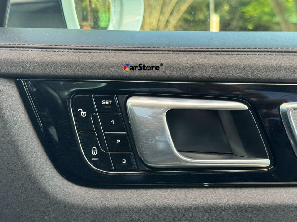 2019 Porsche Cayenne - Image 14