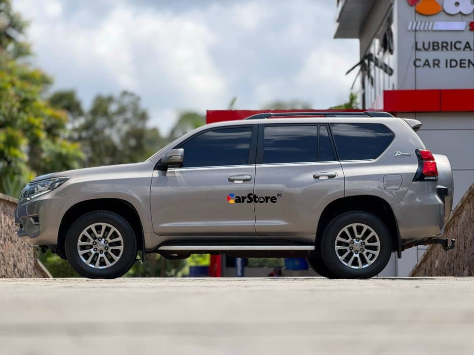 2018 Toyota Land Cruiser Prado VX.L - Image 12