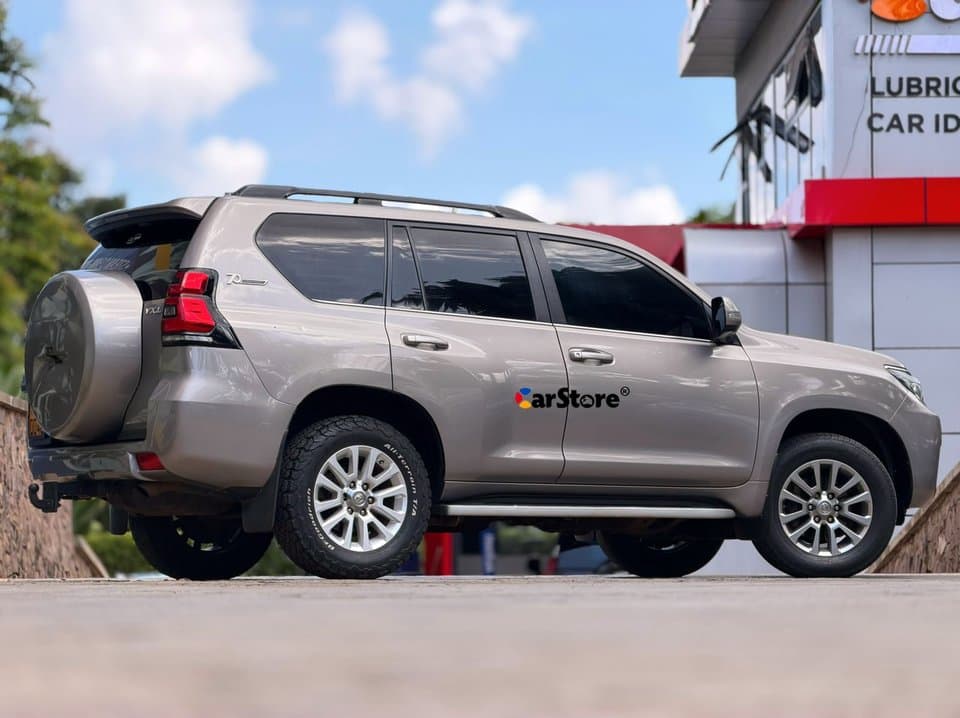 2018 Toyota Land Cruiser Prado VX.L - Image 3
