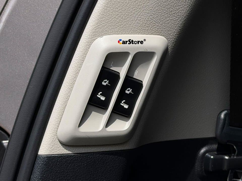 2018 Toyota Land Cruiser Prado VX.L - Image 5