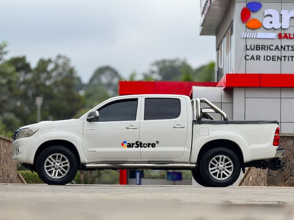 2013 Toyota Hilux Double Cabin - Image 9