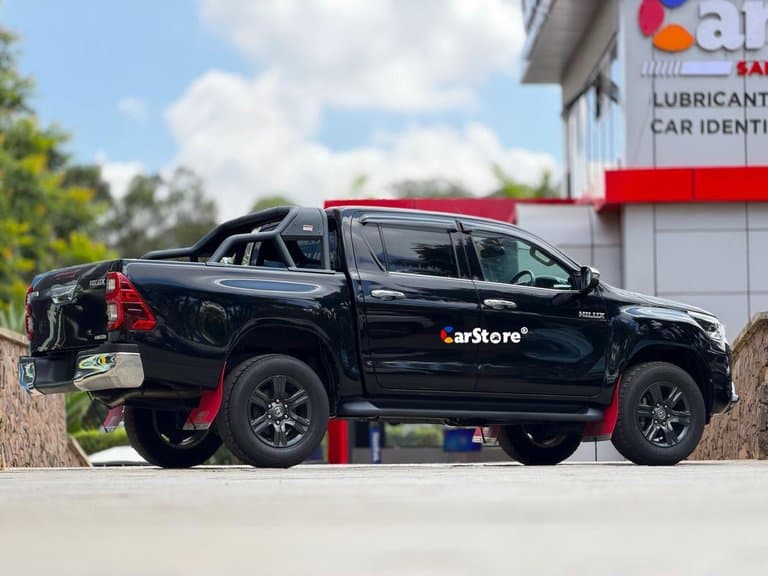 2020 Toyota Hilux Double Cabin - Image 2
