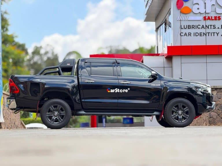 2020 Toyota Hilux Double Cabin - Image 4