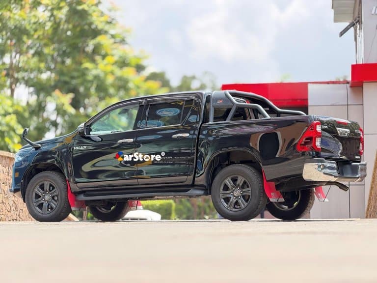 2020 Toyota Hilux Double Cabin - Image 13