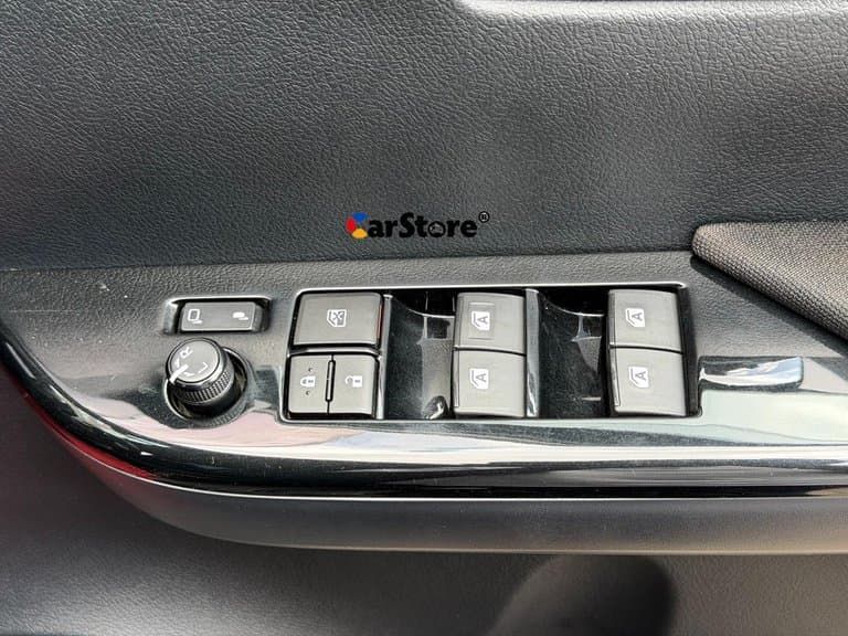 2020 Toyota Hilux Double Cabin - Image 12