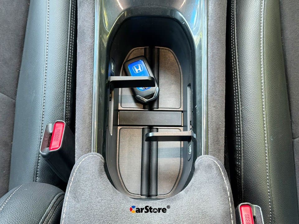 2019 Honda Vezel RS Hybrid - Image 10