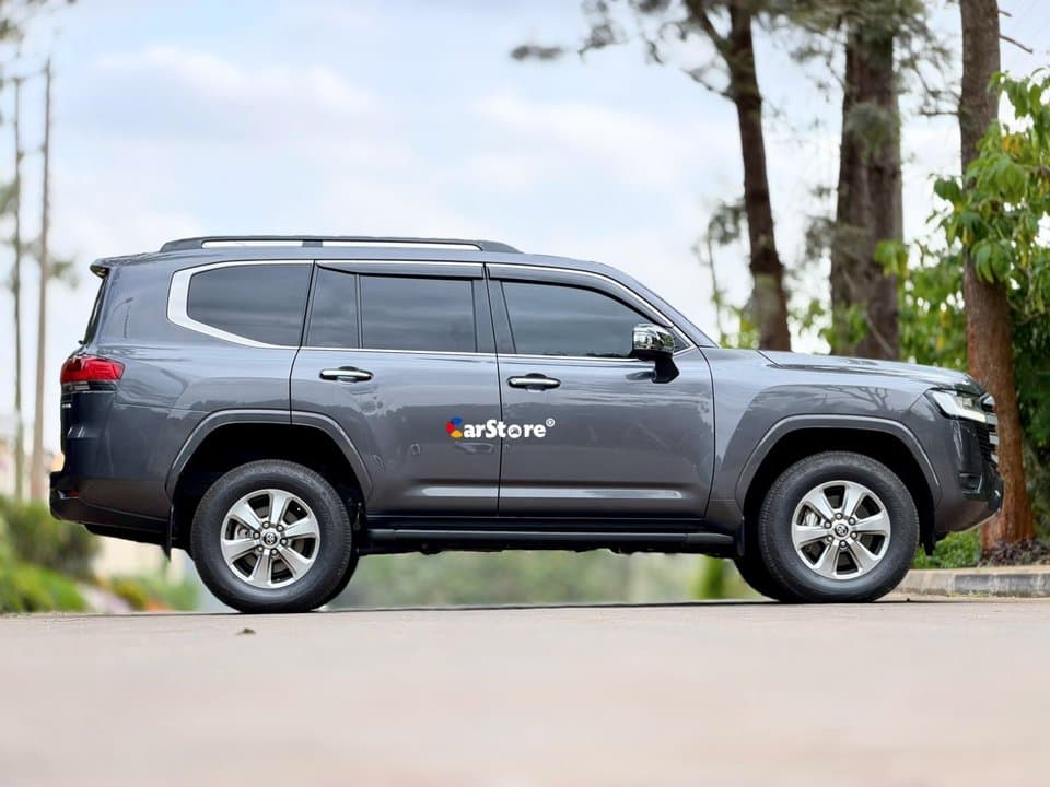 2024 Toyota Landcruiser 300 Series SAHARA - Image 6