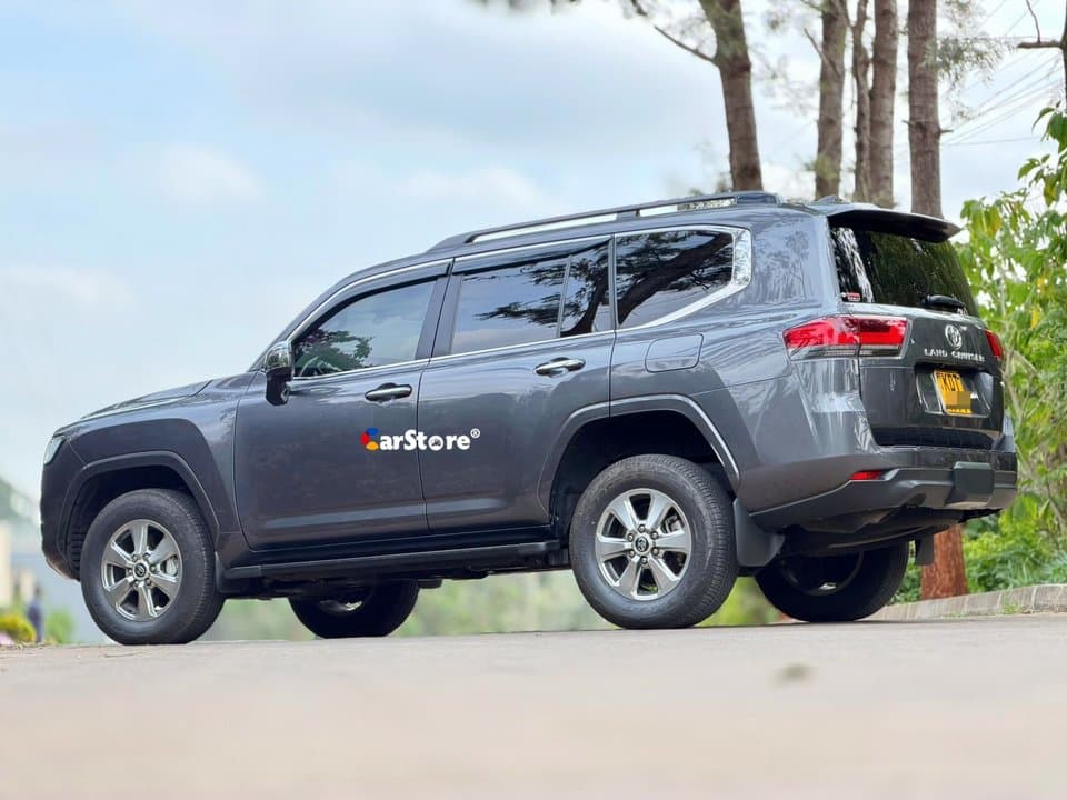 2024 Toyota Landcruiser 300 Series SAHARA - Image 9