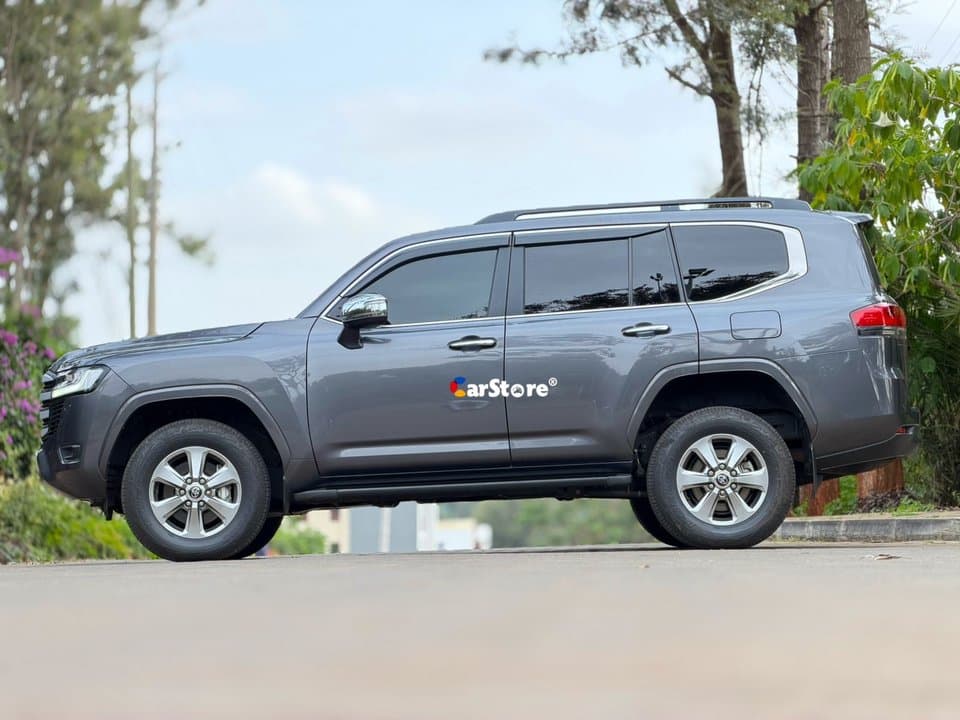 2024 Toyota Landcruiser 300 Series SAHARA - Image 10