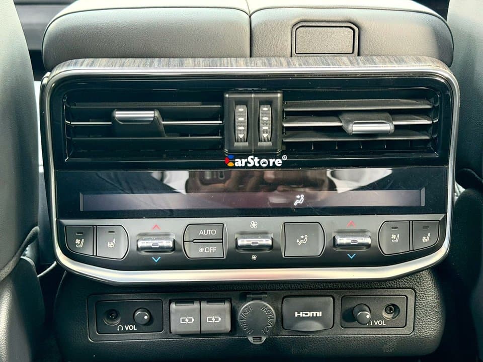 2024 Toyota Landcruiser 300 Series SAHARA - Image 21