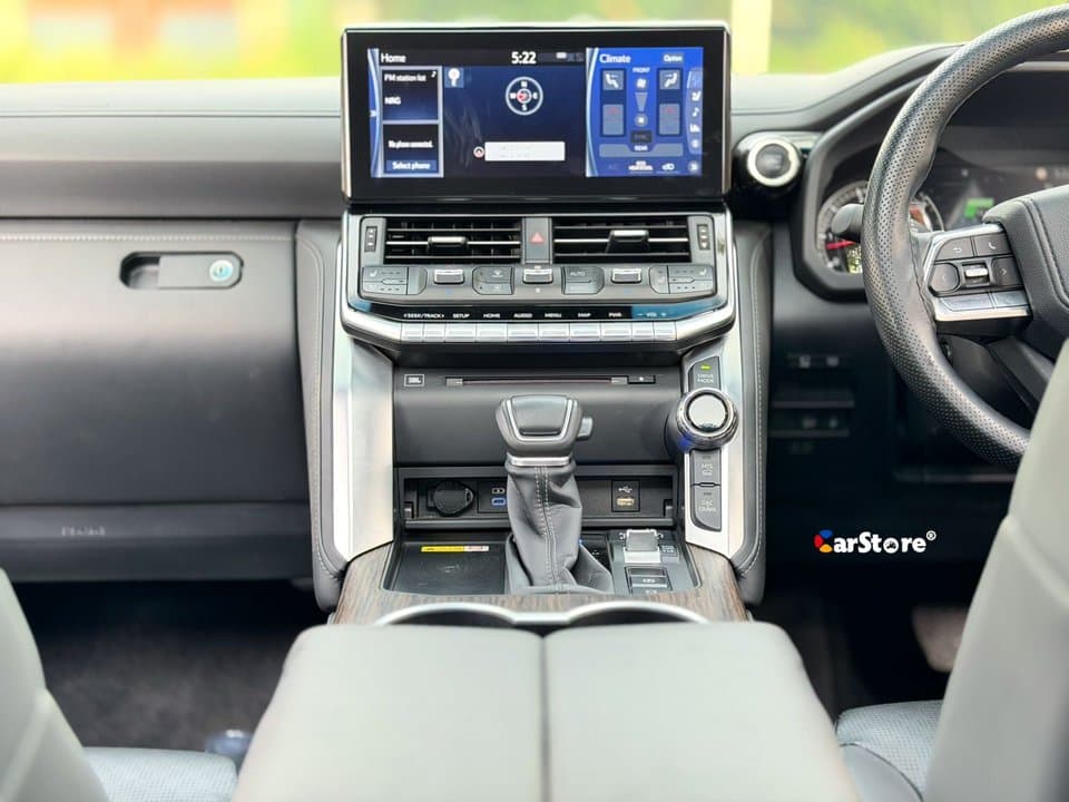 2024 Toyota Landcruiser 300 Series SAHARA - Image 20