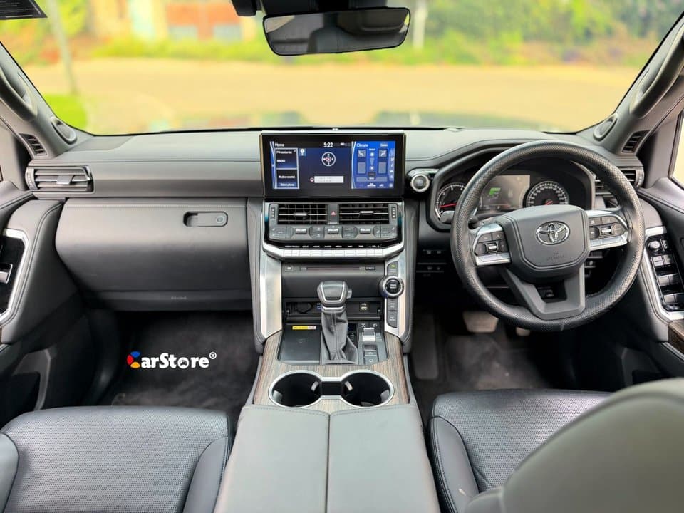 2024 Toyota Landcruiser 300 Series SAHARA - Image 19