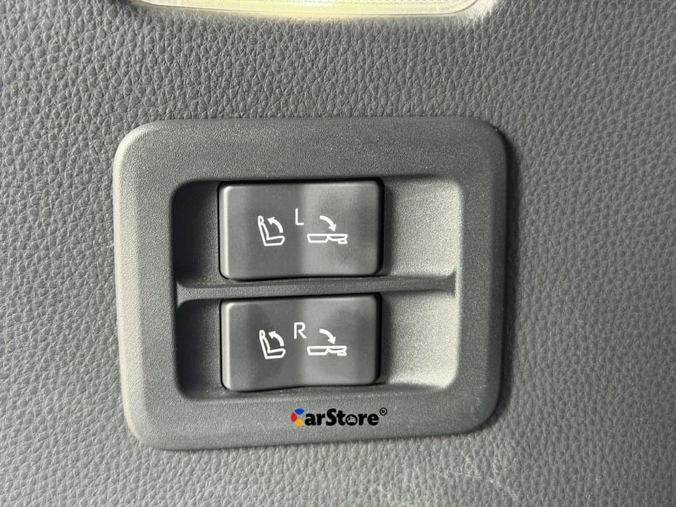 2024 Toyota Landcruiser 300 Series SAHARA - Image 29