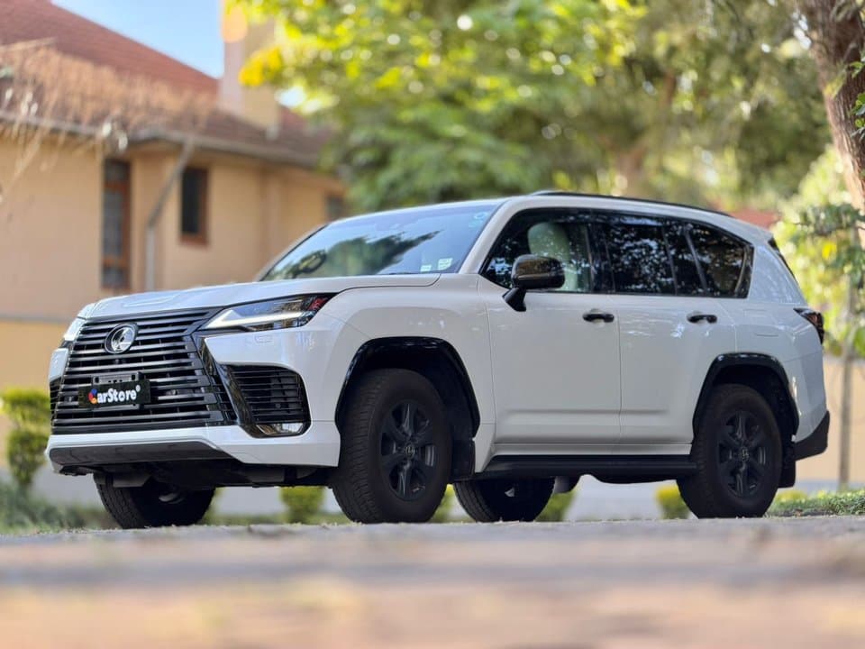 2022 Lexus LX 600 - Image 2
