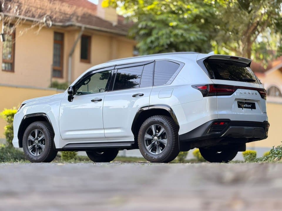 2022 Lexus LX 600 - Image 3