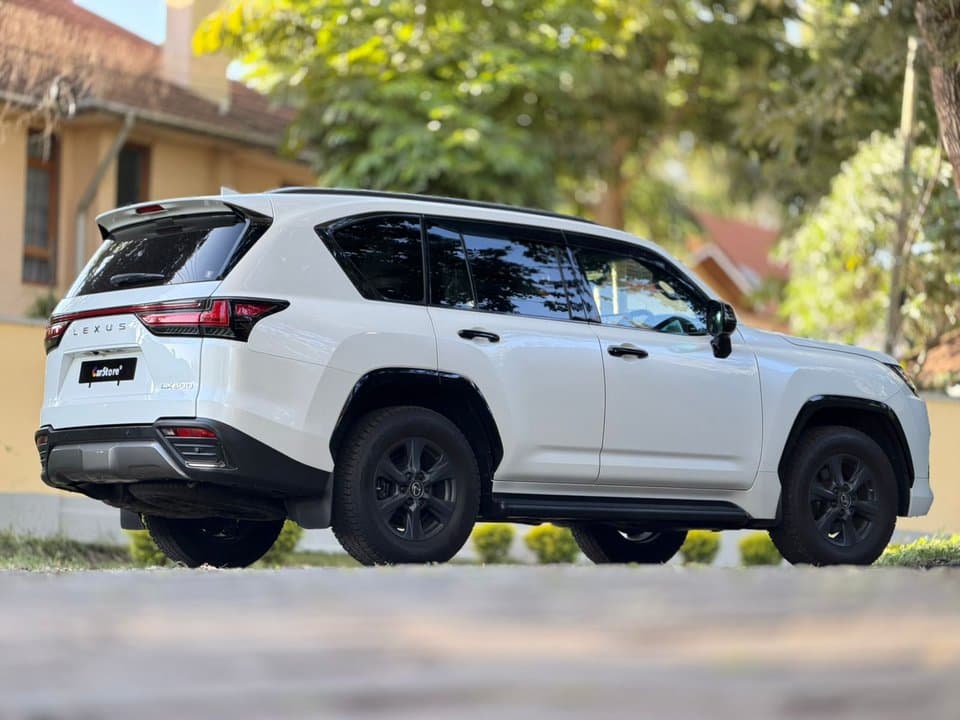 2022 Lexus LX 600 - Image 4