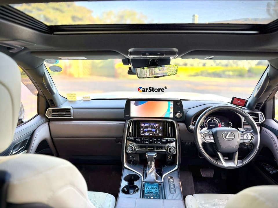 2022 Lexus LX 600 - Image 12