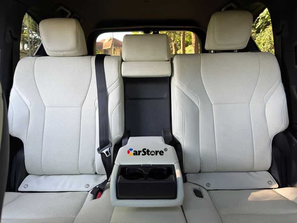 2022 Lexus LX 600 - Image 15