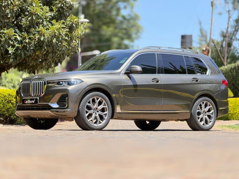 2021 BMW X7 xDrive40i - Image 4