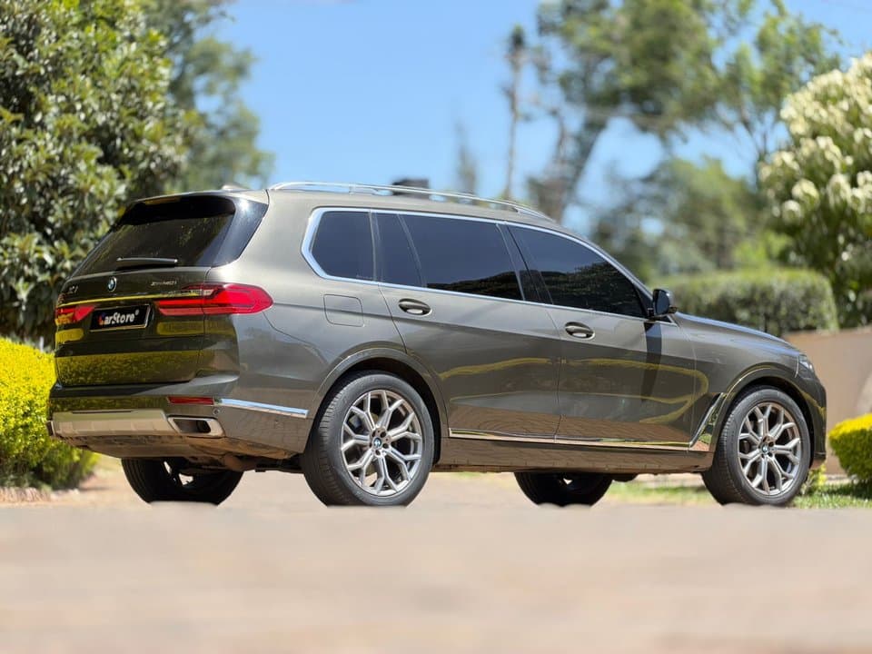 2021 BMW X7 xDrive40i - Image 3
