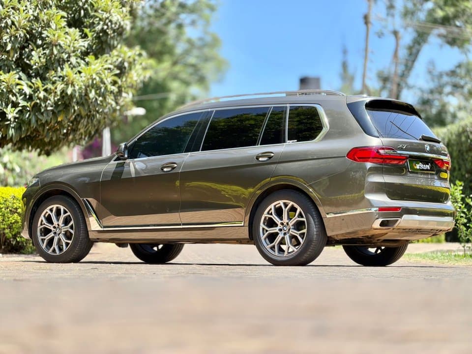 2021 BMW X7 xDrive40i - Image 8