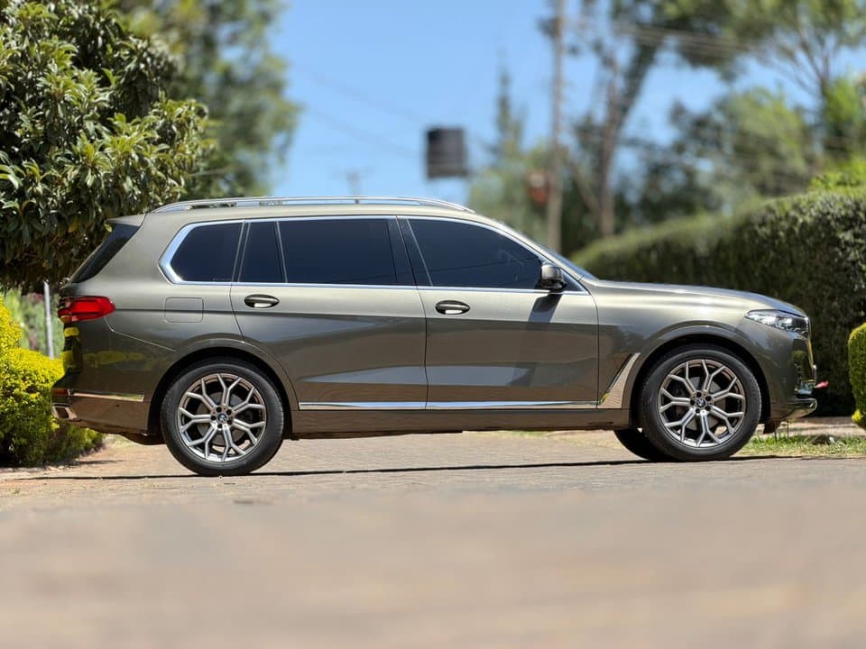 2021 BMW X7 xDrive40i - Image 7