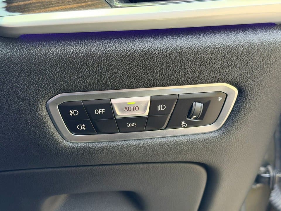 2021 BMW X7 xDrive40i - Image 9