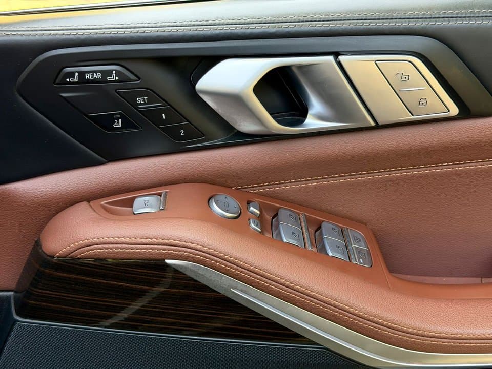 2021 BMW X7 xDrive40i - Image 10