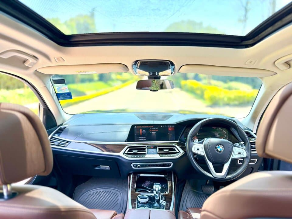 2021 BMW X7 xDrive40i - Image 11