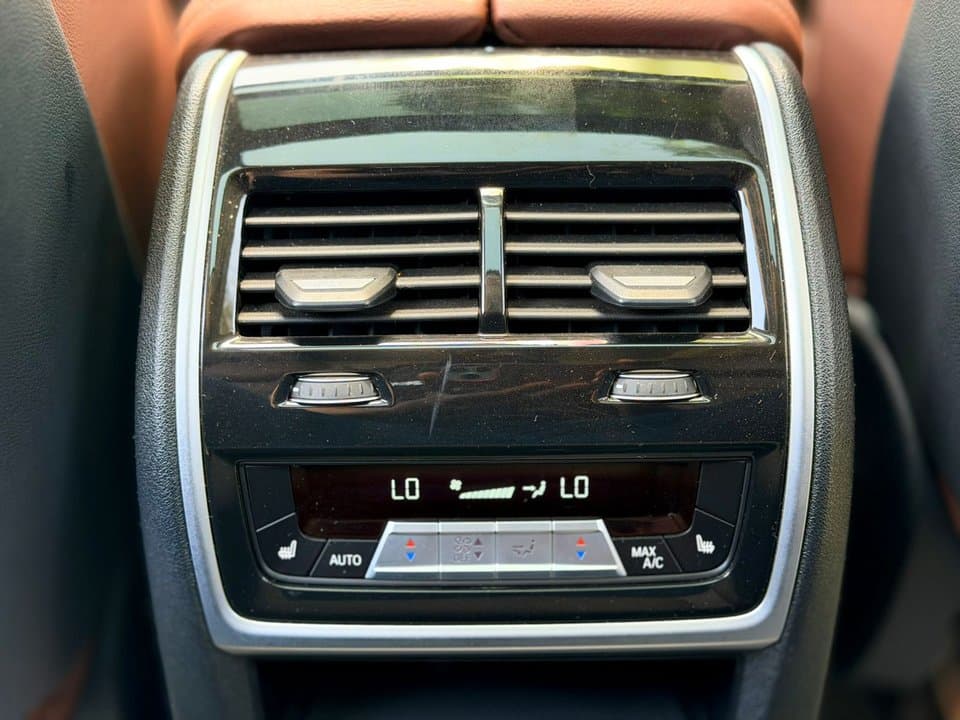 2021 BMW X7 xDrive40i - Image 16