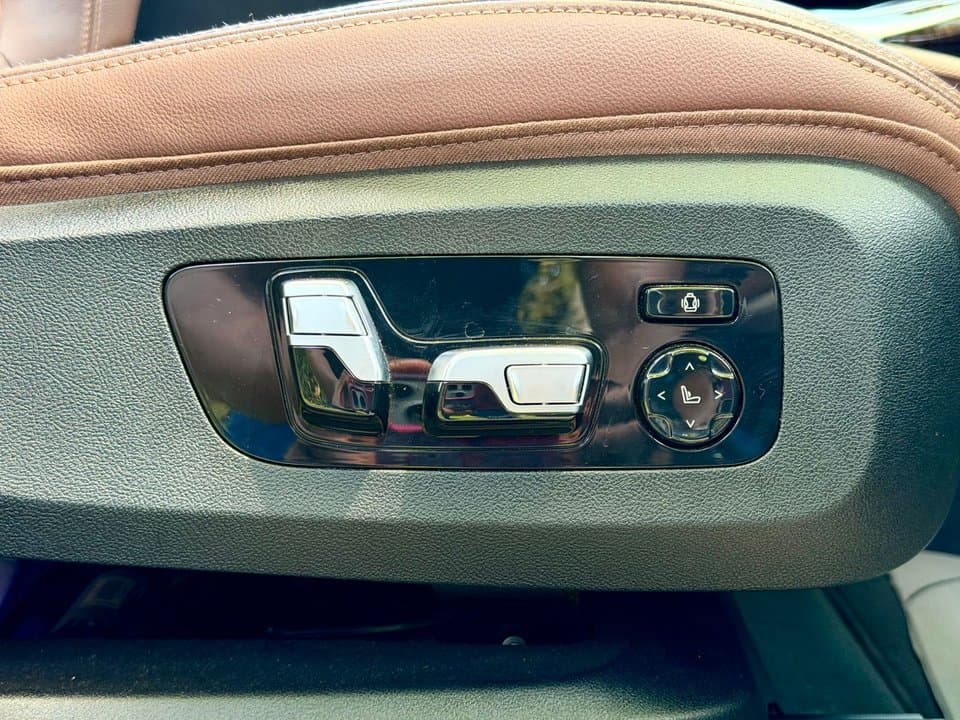 2021 BMW X7 xDrive40i - Image 26