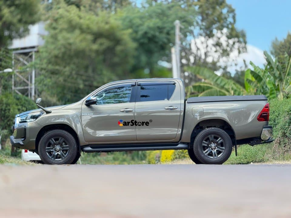 2021 Toyota Hilux Double Cabin - Image 4