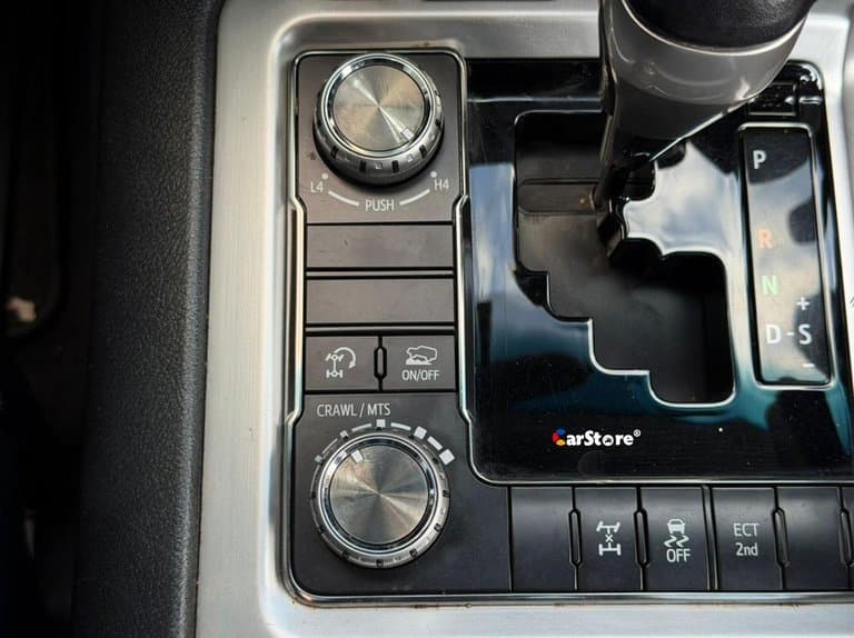 2017 Toyota Land Cruiser - Image 9