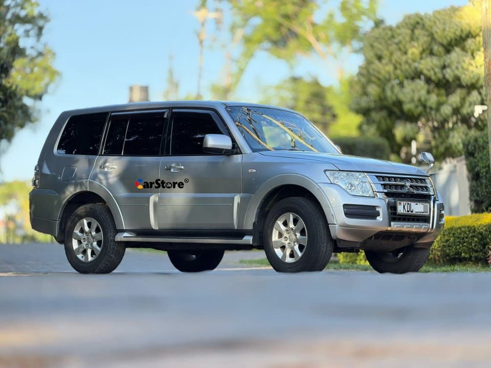 2016 Mitsubishi Pajero - Image 4