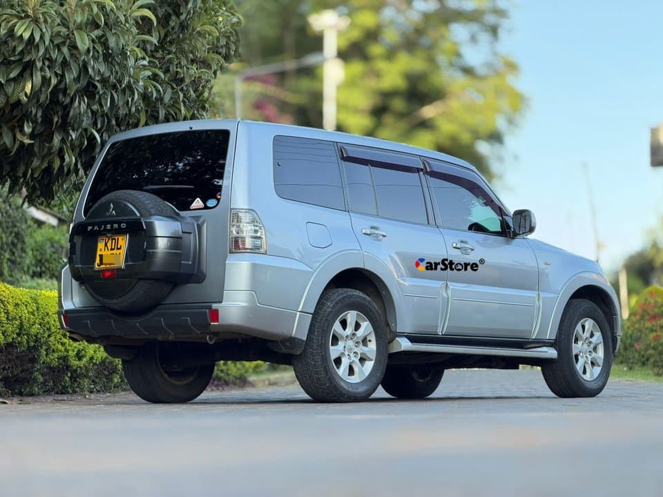 2016 Mitsubishi Pajero - Image 5