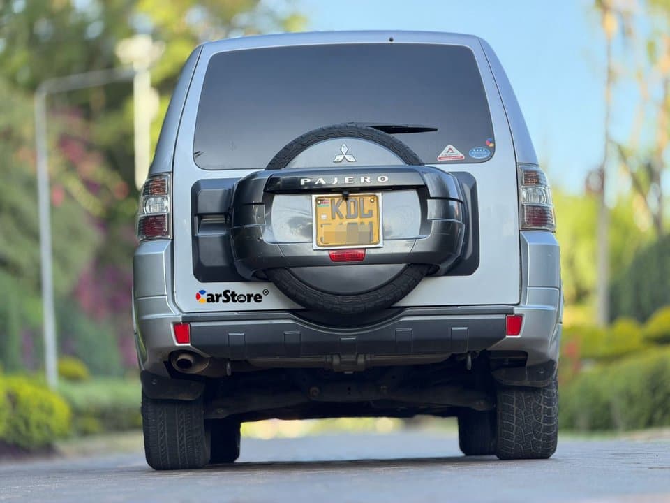 2016 Mitsubishi Pajero - Image 2