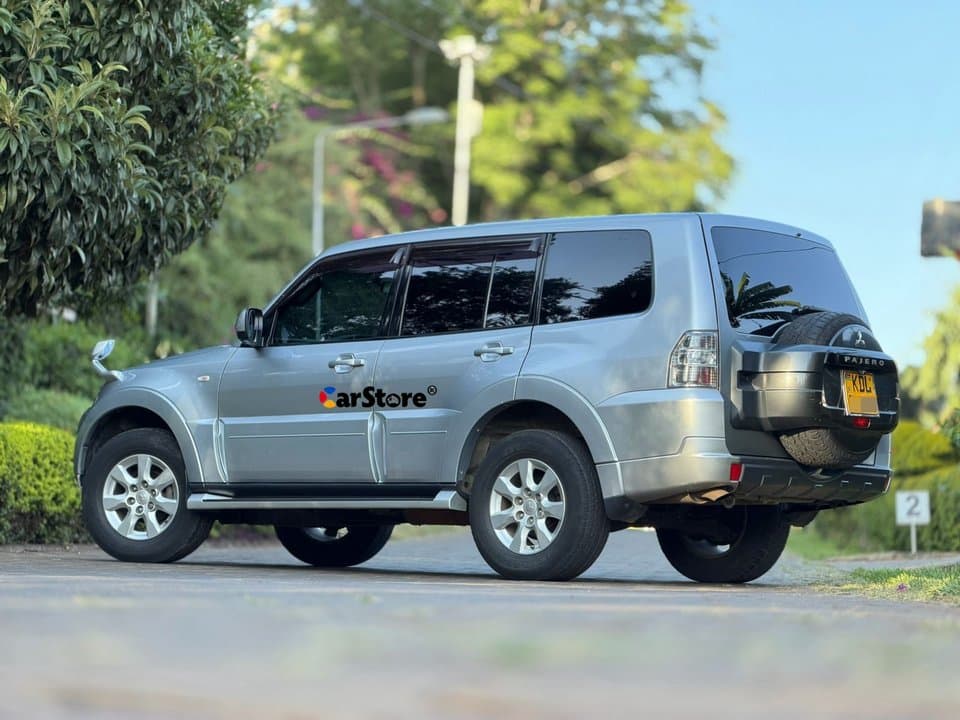 2016 Mitsubishi Pajero - Image 6