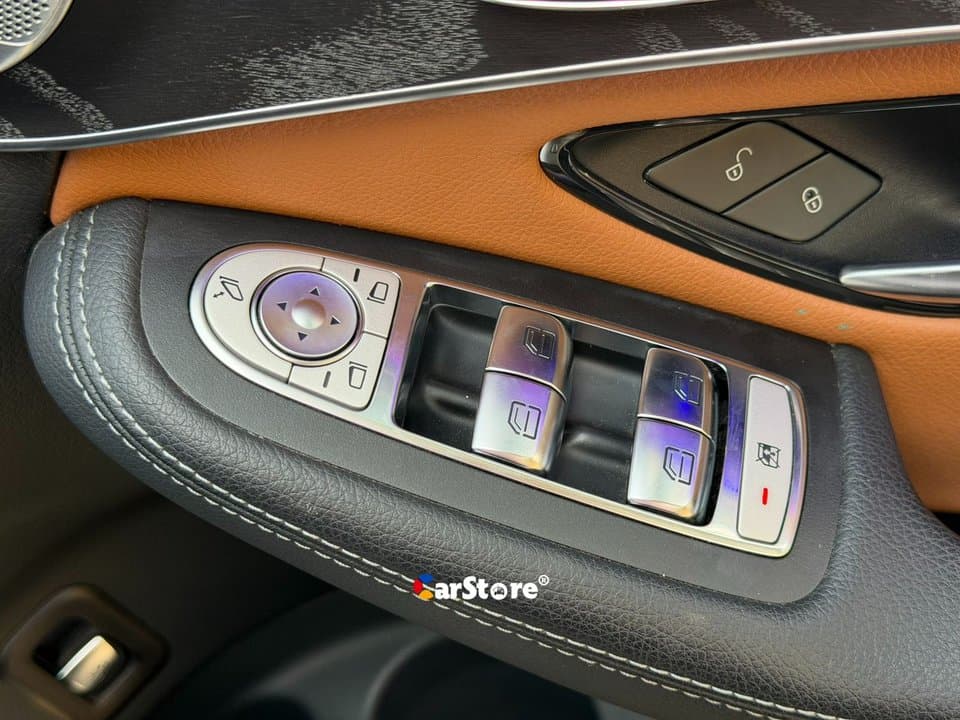 2020 Mercedes Benz GLC 300 4MATIC - Image 17