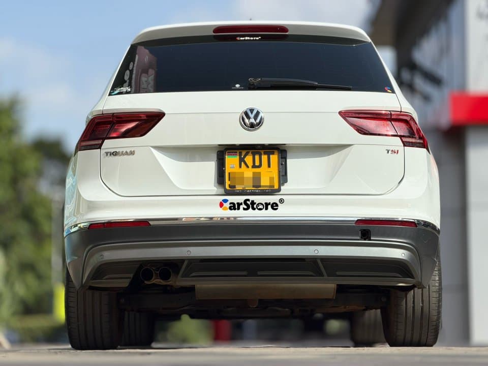 2018 Volkswagen Tiguan - Image 2