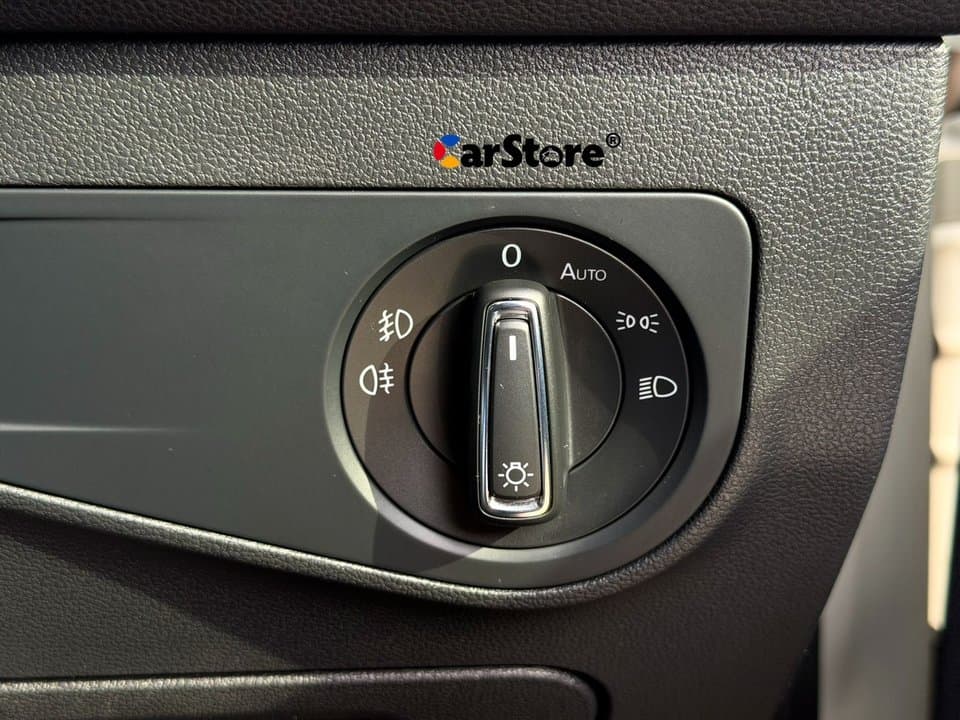 2018 Volkswagen Tiguan - Image 9