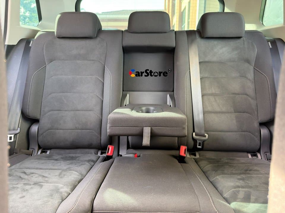 2018 Volkswagen Tiguan - Image 11